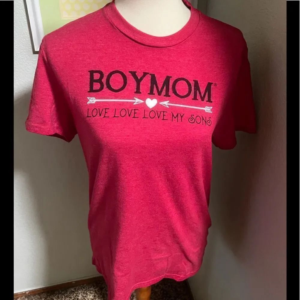 NWOT Gildan BOYMOM Love, Love, Love My Sons Red & Black Size Small #90